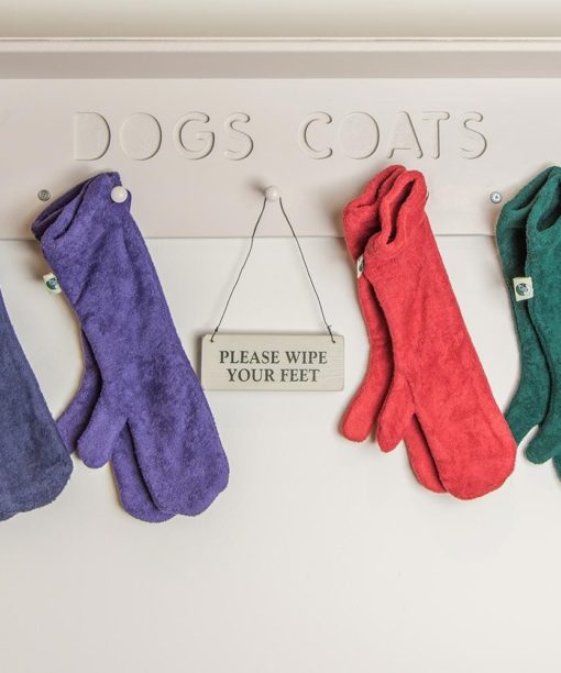 One size fits all, these mitts are perfect for drying legs and paws. Machine washable.